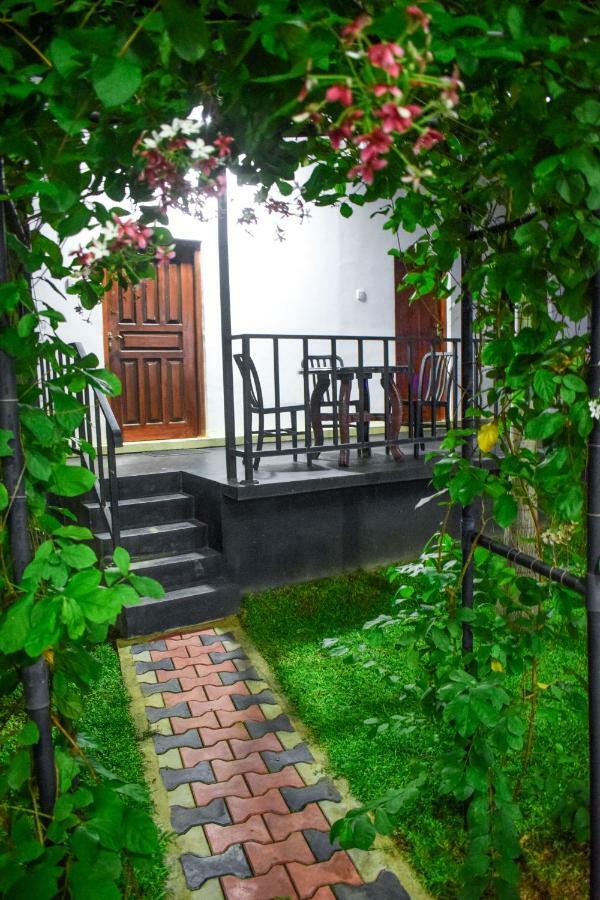 Lion Resort Polonnaruwa Exteriör bild